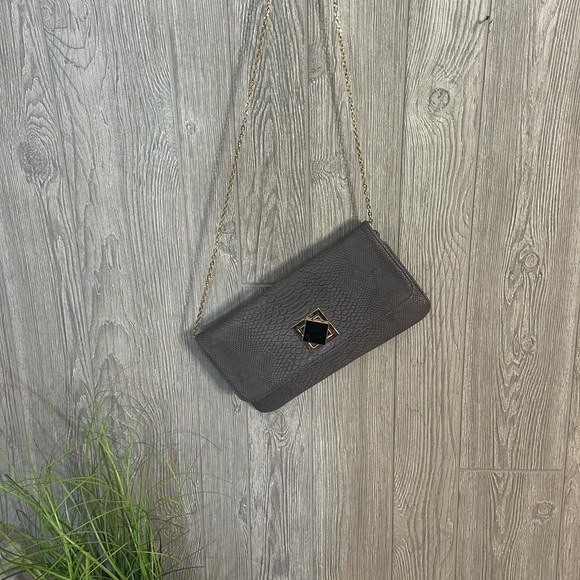 Urban Expressions Handbags - Urban Expressions Grey & Gold Crossbody Purse Clutch with Chain Faux Alligator